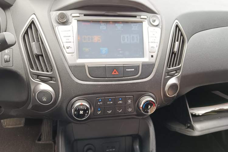 Used Hyundai ix35 2015 2.0L Automatic 2WD Comfort Edition China IV Standard Audio And AC Panel
