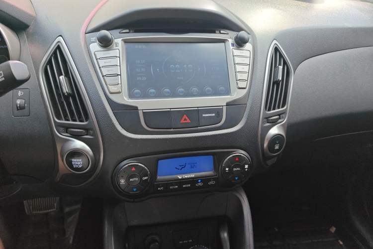 Used Hyundai ix35 2015 2.0L Automatic 2WD Smart Type China IV Audio And AC Panel
