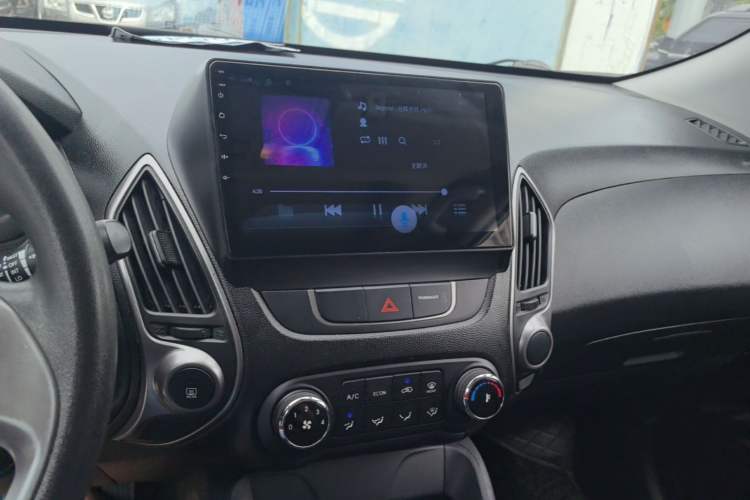 Used Hyundai ix35 2015 2.0L Automatic 2WD Comfort Edition China IV Standard Audio And AC Panel
