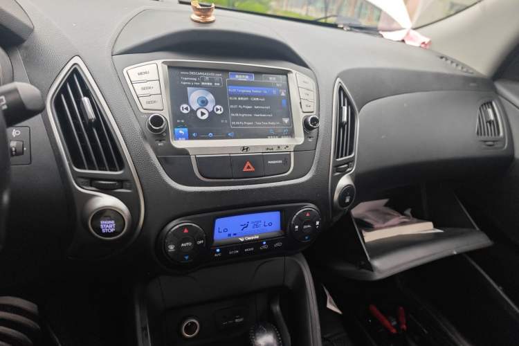 Used Hyundai ix35 2015 2.0L Automatic 2WD Smart Version China V Standard Audio And AC Panel