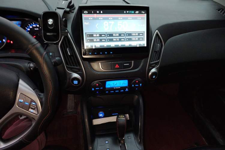 Used Hyundai ix35 2015 2.0L Automatic 2WD Smart Version China V Standard Audio And AC Panel