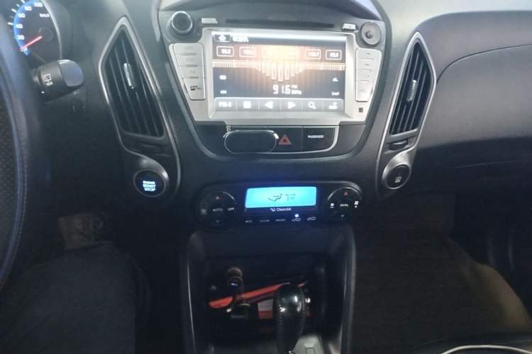 Used Hyundai ix35 2015 2.0L Automatic 2WD Smart Type China IV Audio And AC Panel