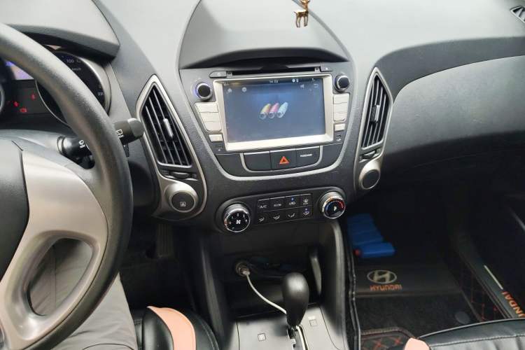 Used Hyundai ix35 2015 2.0L Automatic 2WD Comfort Edition China V Standard Audio And AC Panel