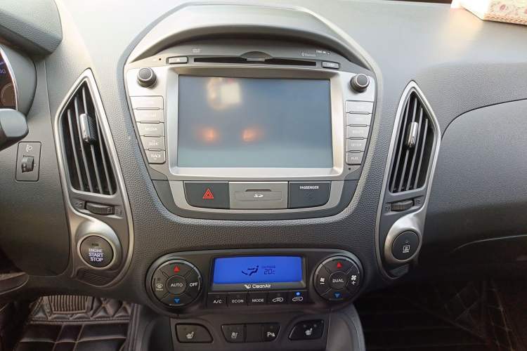 Used Hyundai ix35 2015 2.0L Automatic Two-Wheel Drive Leading Trim China IV Standard Audio And AC Panel