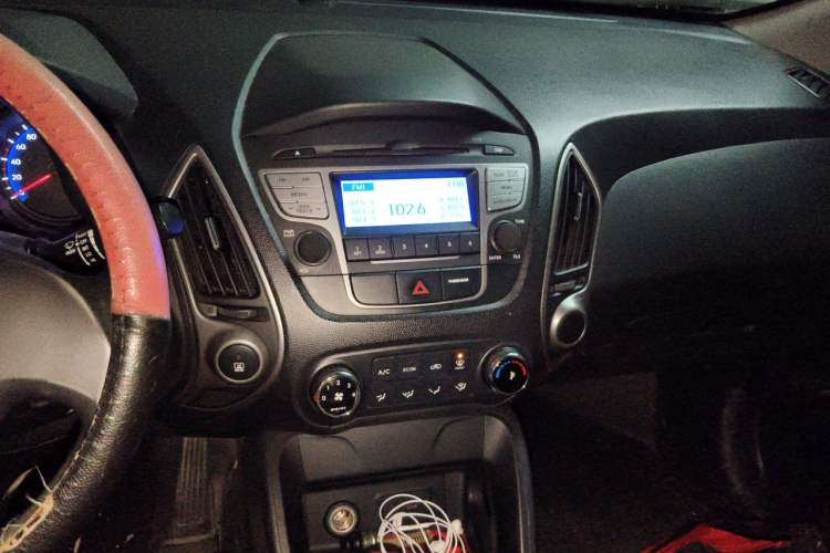 Used Hyundai ix35 2015 2.0L Automatic 2WD Comfort Edition China IV Standard Audio And AC Panel