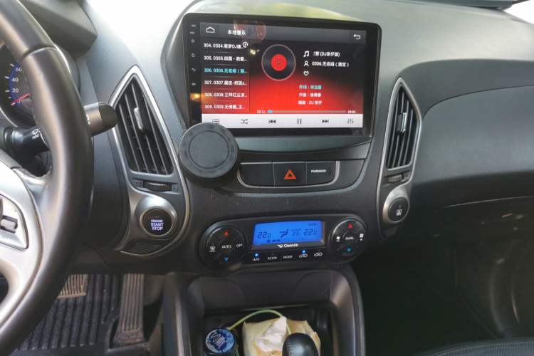 Used Hyundai ix35 2015 2.0L Automatic 2WD Smart Version China V Standard Audio And AC Panel