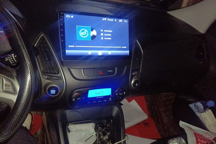 Used Hyundai ix35 2015 2.0L Automatic 2WD Smart Version China V Standard Audio And AC Panel