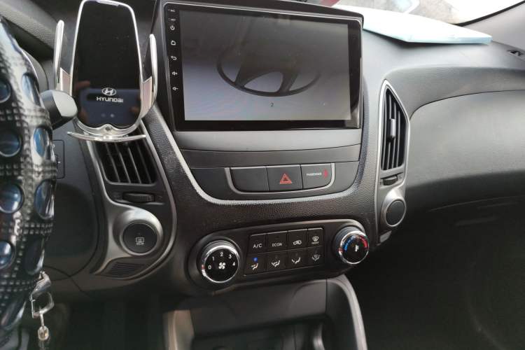 Used Hyundai ix35 2015 2.0L Automatic 2WD Comfort Edition China IV Standard Audio And AC Panel