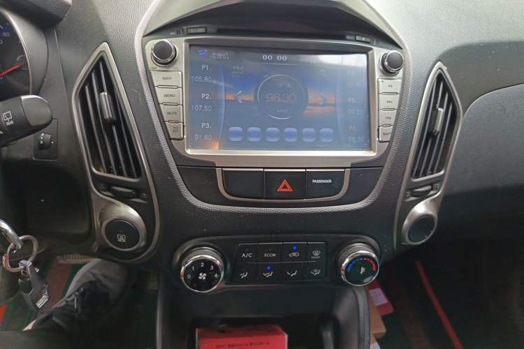 Used Hyundai ix35 2015 2.0L Automatic 2WD Comfort Edition China IV Standard Audio And AC Panel