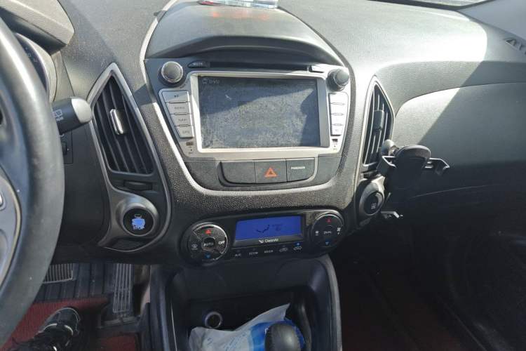 Used Hyundai ix35 2015 2.0L Automatic 2WD Smart Type China IV Audio And AC Panel