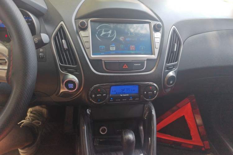 Used Hyundai ix35 2015 2.0L Automatic 2WD Smart Type China IV Audio And AC Panel