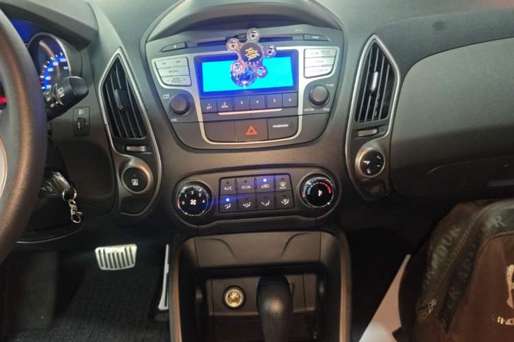 Used Hyundai ix35 2015 2.0L Automatic 2WD Comfort Edition China V Standard Audio And AC Panel