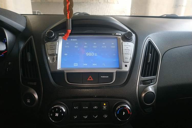 Used Hyundai ix35 2015 2.0L Automatic 2WD Comfort Edition China V Standard Audio And AC Panel