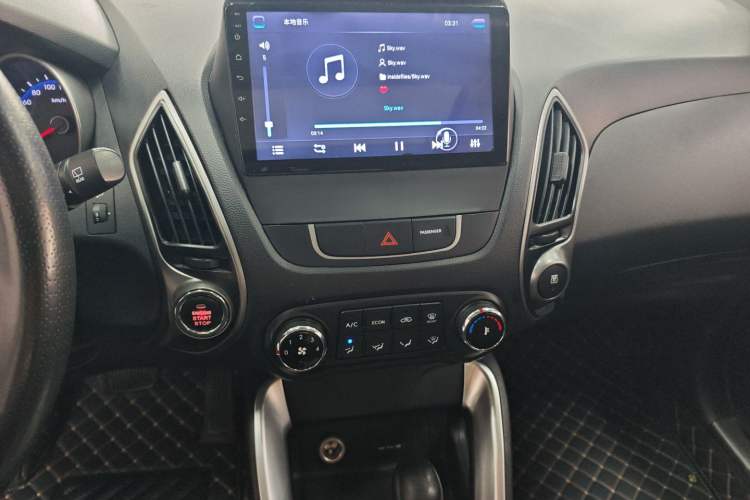 Used Hyundai ix35 2015 2.0L Automatic 2WD Smart Type China IV Audio And AC Panel
