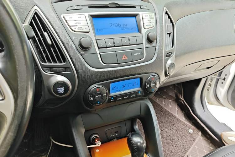 Used Hyundai ix35 2015 2.0L Automatic 2WD Smart Type China IV Audio And AC Panel