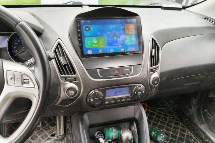 Used Hyundai ix35 2015 2.0L Automatic 2WD Smart Version China V Standard Audio And AC Panel