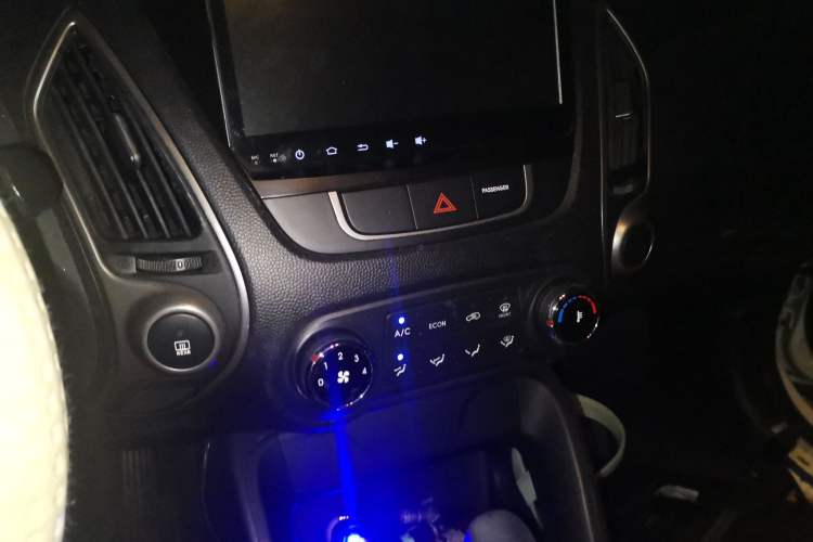 Used Hyundai ix35 2015 2.0L Automatic 2WD Comfort Edition China V Standard Audio And AC Panel