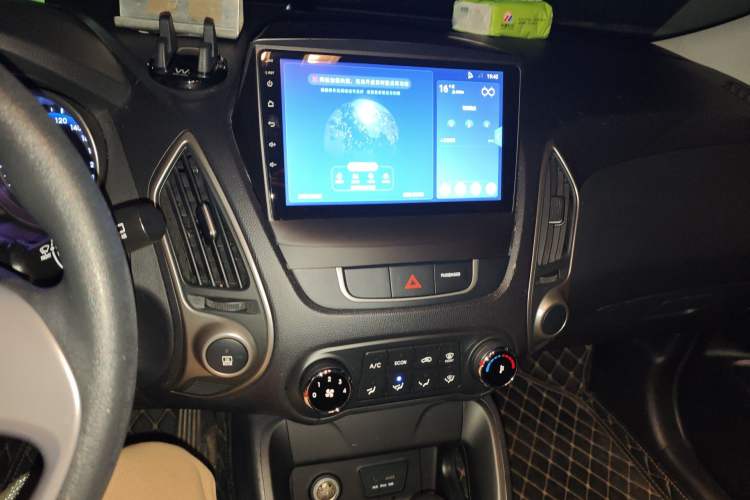 Used Hyundai ix35 2015 2.0L Automatic 2WD Comfort Edition China V Standard Audio And AC Panel