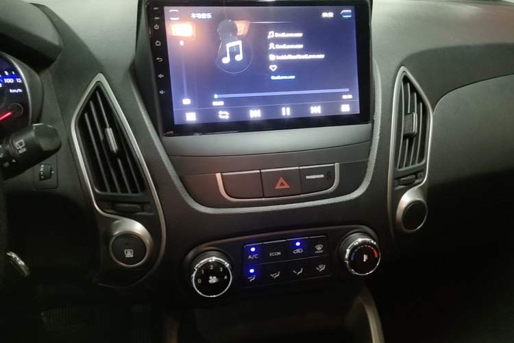 Used Hyundai ix35 2015 2.0L Automatic 2WD Comfort Edition China V Standard Audio And AC Panel