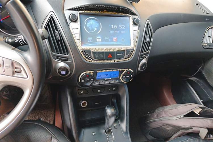 Used Hyundai ix35 2015 2.0L Automatic 2WD Smart Type China IV Audio And AC Panel