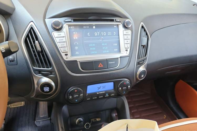 Used Hyundai ix35 2015 2.0L Automatic 2WD Smart Type China IV Audio And AC Panel