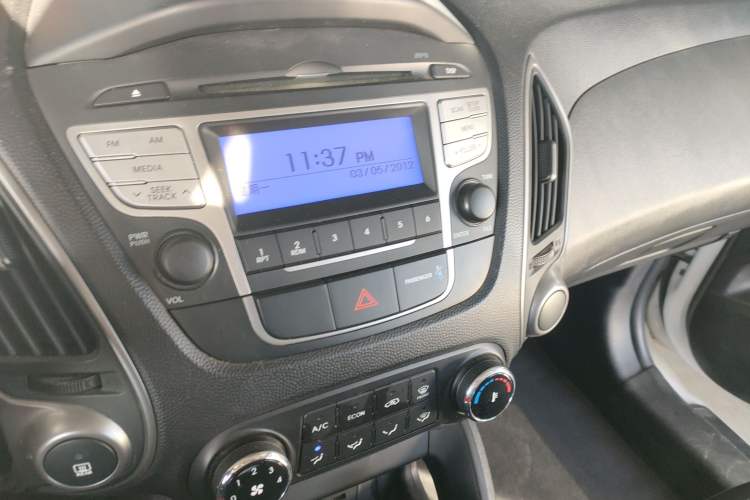 Used Hyundai ix35 2015 2.0L Automatic 2WD Comfort Edition China V Standard Audio And AC Panel