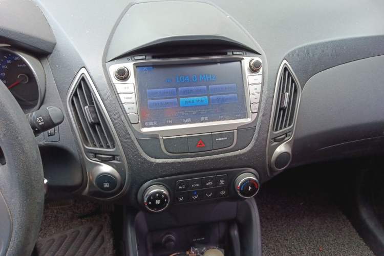 Used Hyundai ix35 2015 2.0L Automatic 2WD Comfort Edition China V Standard Audio And AC Panel