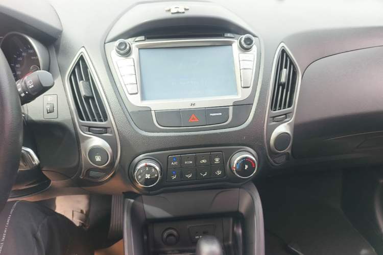 Used Hyundai ix35 2015 2.0L Automatic 2WD Comfort Edition China V Standard Audio And AC Panel