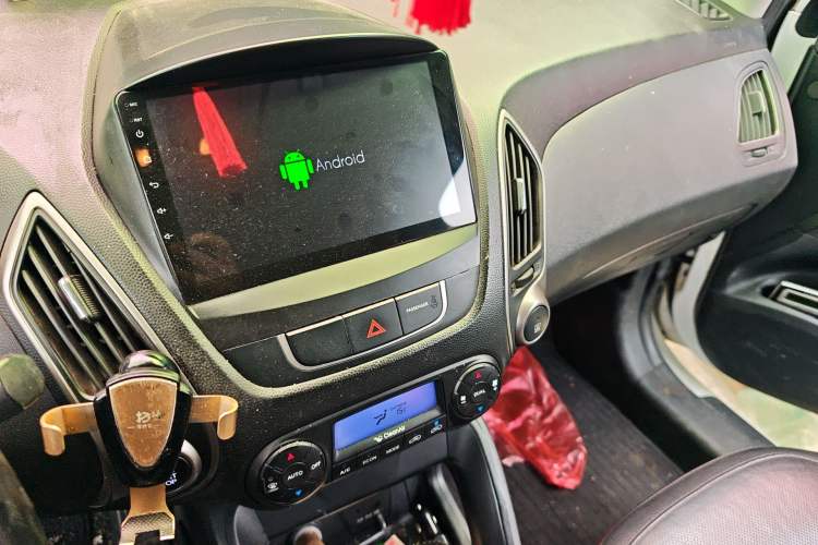 Used Hyundai ix35 2015 2.0L Automatic 2WD Smart Version China V Standard Audio And AC Panel