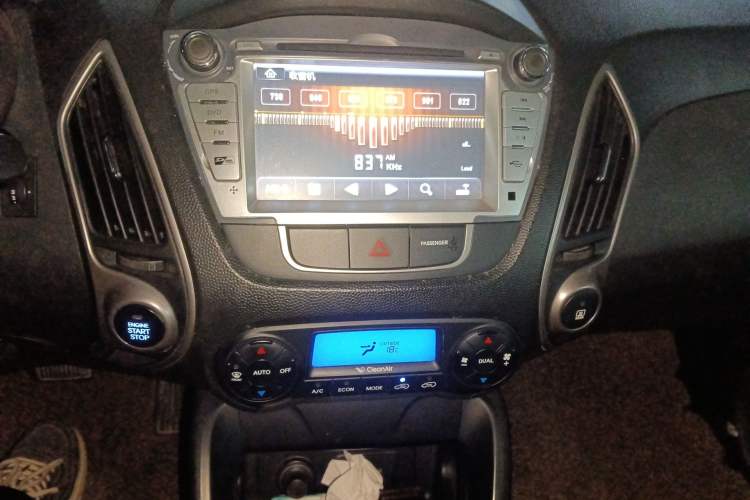 Used Hyundai ix35 2015 2.0L Automatic 2WD Smart Type China IV Audio And AC Panel