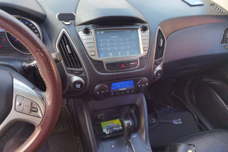 Used Hyundai ix35 2015 2.0L Automatic 2WD Smart Type China IV Audio And AC Panel