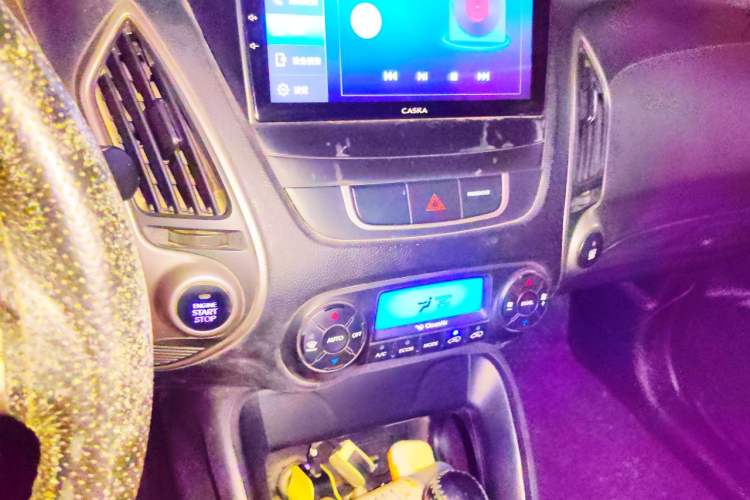Used Hyundai ix35 2015 2.0L Automatic 2WD Smart Version China V Standard Audio And AC Panel