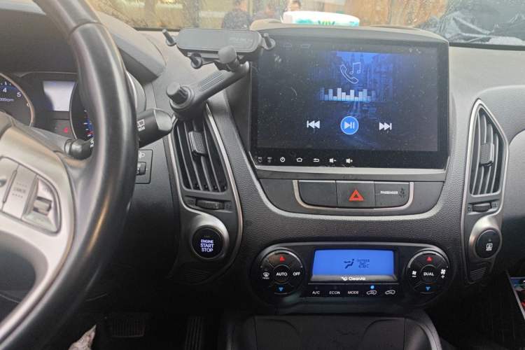Used Hyundai ix35 2015 2.0L Automatic 2WD Smart Version China V Standard Audio And AC Panel