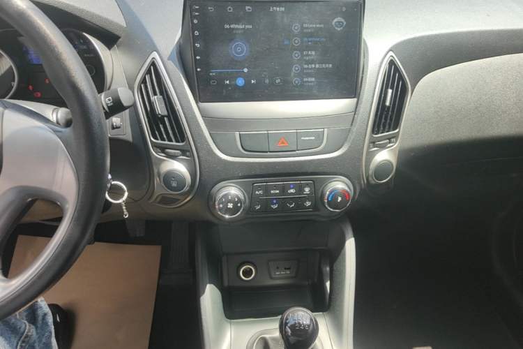 Used Hyundai ix35 2015 2.0L Manual Two-Wheel Drive Comfort Version China V Standard Audio And AC Panel