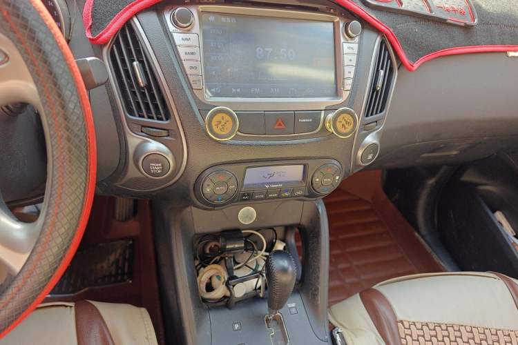 Used Hyundai ix35 2015 2.0L Automatic 2WD Smart Type China IV Audio And AC Panel