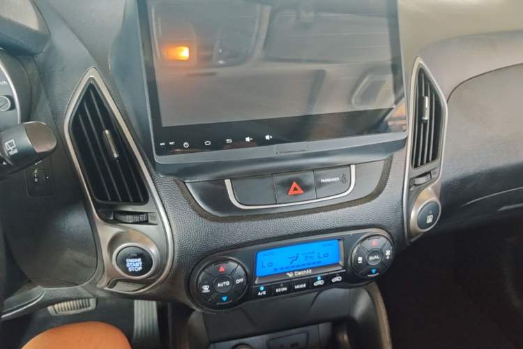 Used Hyundai ix35 2015 2.0L Automatic 2WD Smart Type China IV Audio And AC Panel