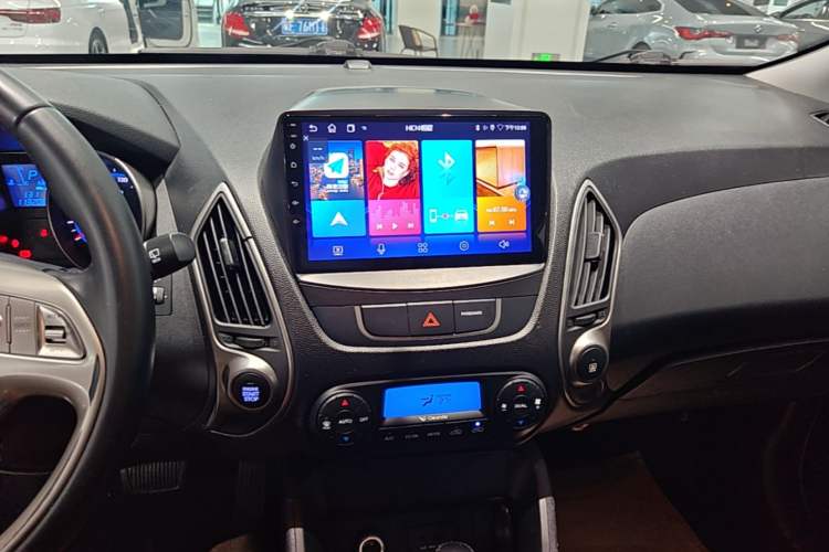 Used Hyundai ix35 2015 2.0L Automatic 2WD Smart Version China V Standard Audio And AC Panel
