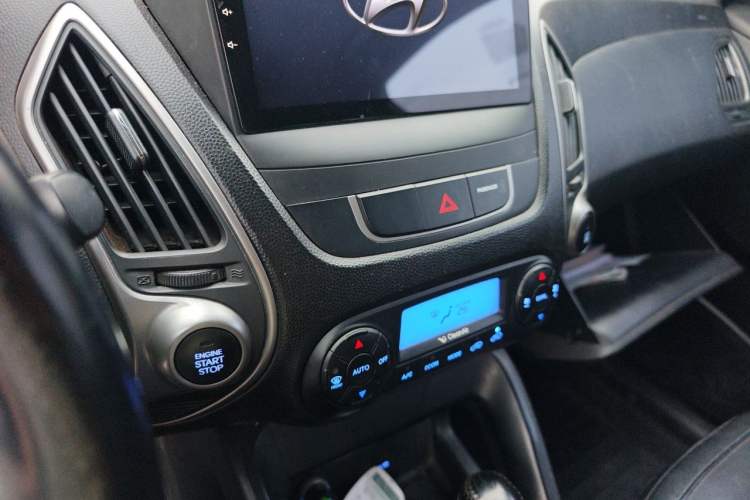 Used Hyundai ix35 2015 2.0L Automatic 2WD Smart Type China IV Audio And AC Panel