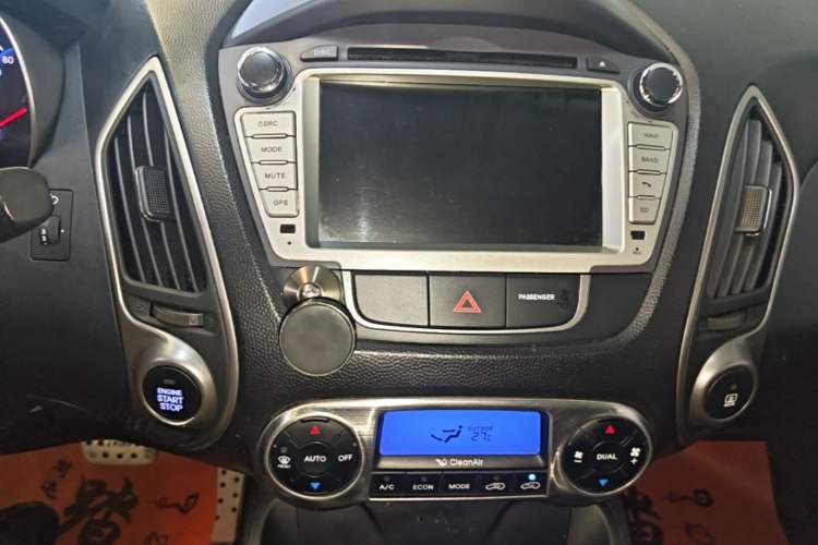 Used Hyundai ix35 2015 2.0L Automatic 2WD Smart Type China IV Audio And AC Panel