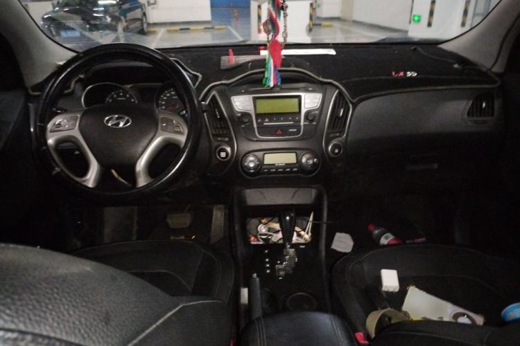 Used Hyundai ix35 2015 2.0L Automatic 2WD Smart Version China V Standard Center Console