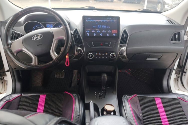 Used Hyundai ix35 2015 2.0L Automatic 2WD Comfort Edition China IV Standard Center Console