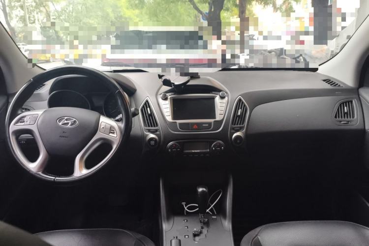 Used Hyundai ix35 2015 2.0L Automatic 2WD Smart Version China V Standard Center Console