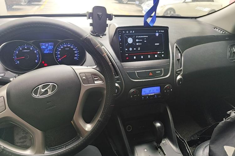 Used Hyundai ix35 2015 2.0L Automatic 2WD Smart Version China V Standard Center Console