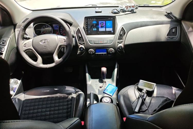 Used Hyundai ix35 2015 2.0L Automatic 2WD Smart Version China V Standard Center Console