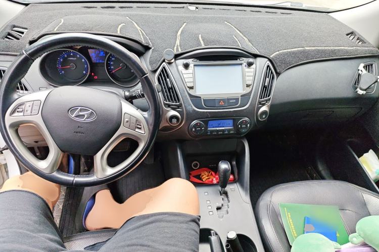 Used Hyundai ix35 2015 2.0L Automatic 2WD Smart Version China V Standard Center Console