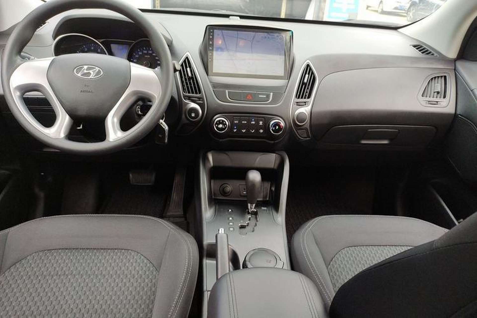 Used Hyundai ix35 2015 2.0L Automatic 2WD Comfort Edition China V Standard Center Console