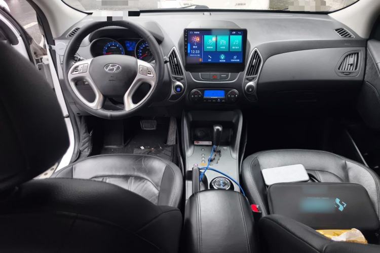 Used Hyundai ix35 2015 2.0L Automatic 2WD Smart Version China V Standard Center Console