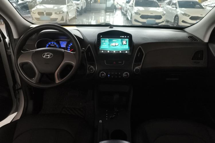 Used Hyundai ix35 2015 2.0L Automatic 2WD Comfort Edition China IV Standard Center Console