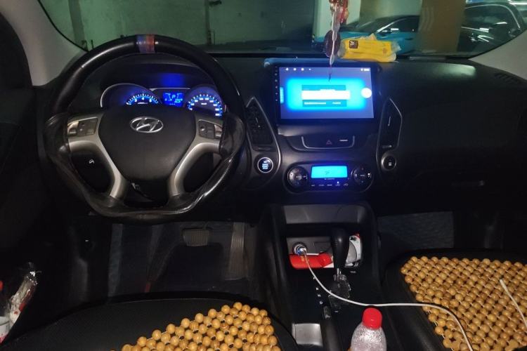 Used Hyundai ix35 2015 2.0L Automatic 2WD Smart Type China IV Center Console