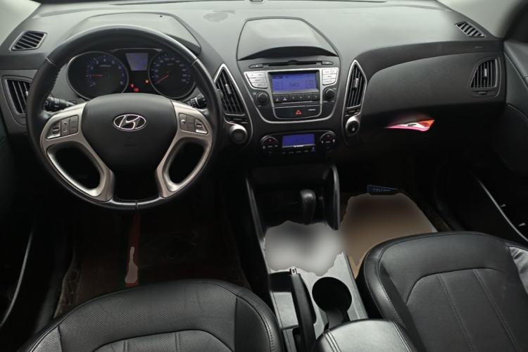 Used Hyundai ix35 2015 2.0L Automatic 2WD Smart Version China V Standard Center Console